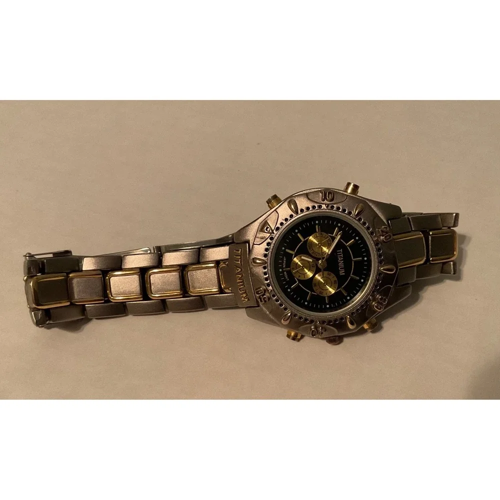 MENS TITANIUM UNIVERSAL WATCH TWO-tone BRUSHED NICKEL NEW BATTERY!
